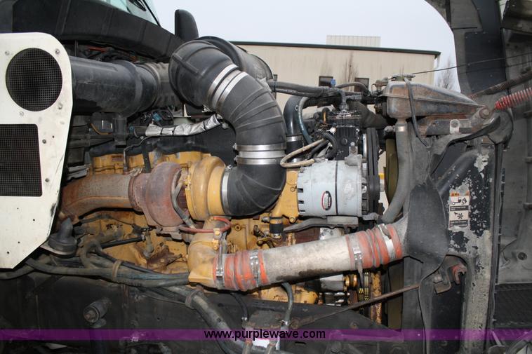 image for item 4981 1999 Kenworth T600B semi truck