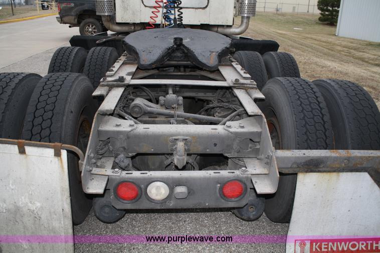 image for item 4981 1999 Kenworth T600B semi truck