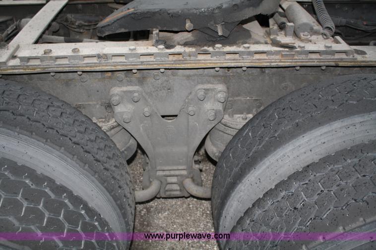 image for item 4981 1999 Kenworth T600B semi truck