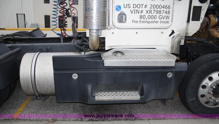 image for item 4981 1999 Kenworth T600B semi truck