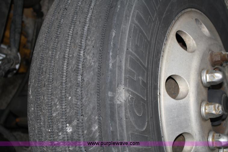 image for item 4981 1999 Kenworth T600B semi truck