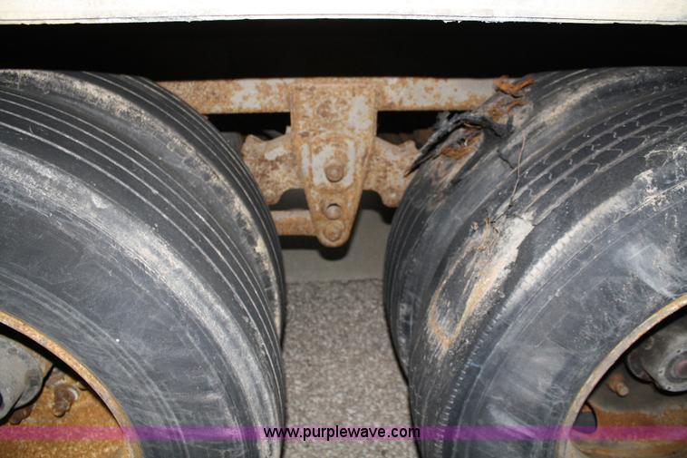 image for item 4983 1995 Wabash van tractor with shelving and lighting