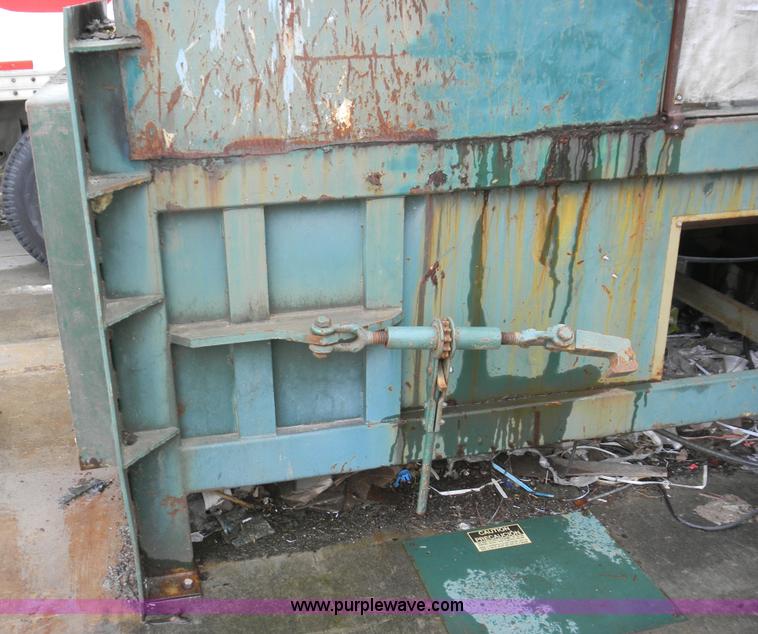 image for item 4996 Trash compactor