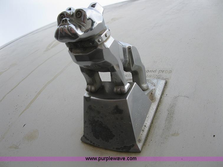 image for item 1000 2001 Mack CH612 semi truck