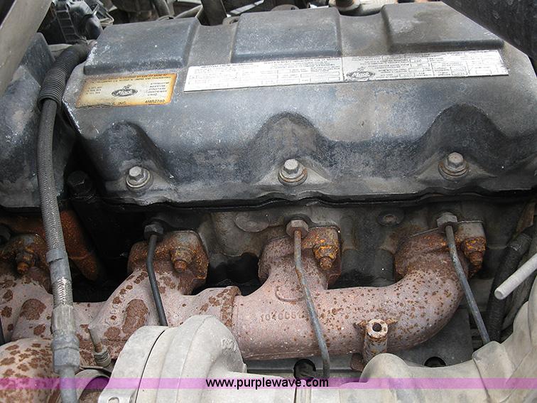 image for item 1000 2001 Mack CH612 semi truck