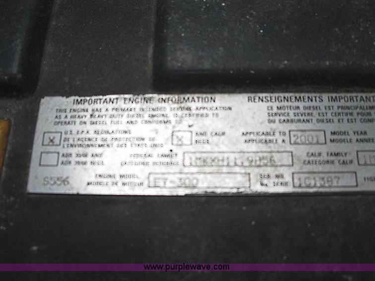 image for item 1000 2001 Mack CH612 semi truck