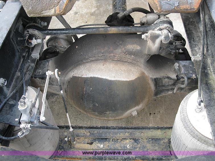 image for item 1000 2001 Mack CH612 semi truck