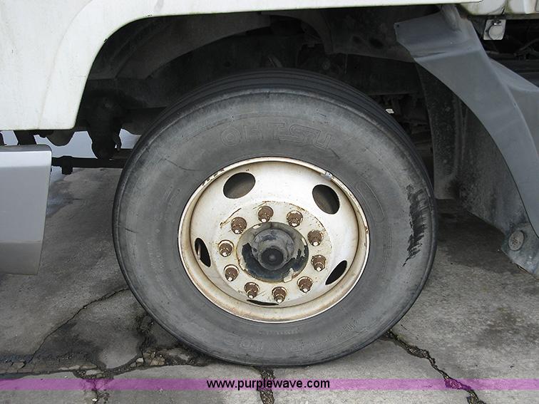 image for item 1000 2001 Mack CH612 semi truck