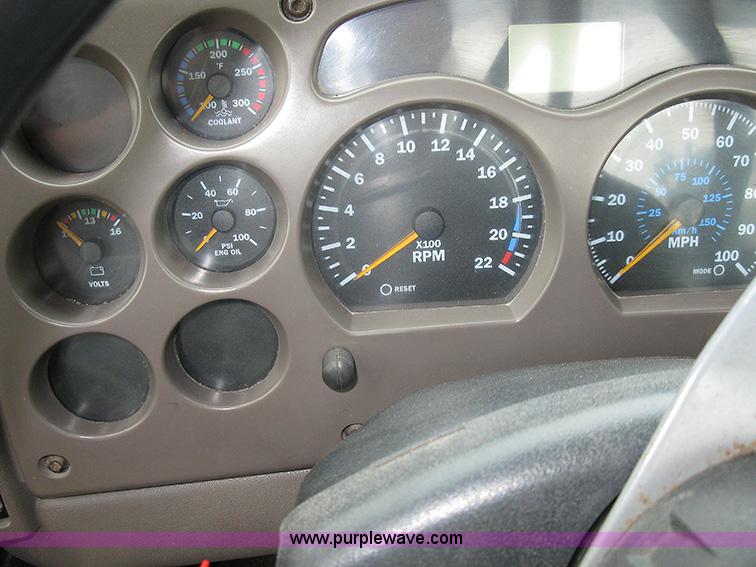 image for item 1000 2001 Mack CH612 semi truck