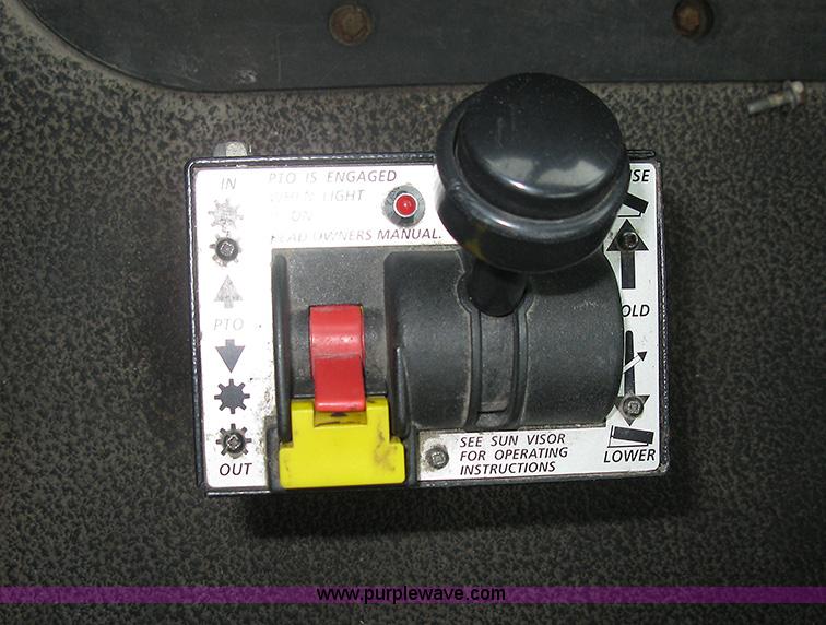 image for item 1000 2001 Mack CH612 semi truck