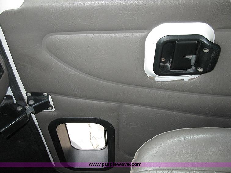 image for item 1000 2001 Mack CH612 semi truck