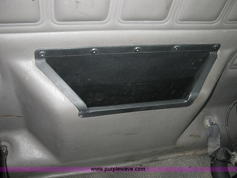 image for item 1000 2001 Mack CH612 semi truck