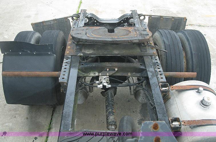 image for item 1000 2001 Mack CH612 semi truck