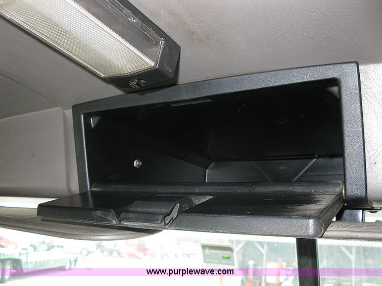 image for item 1000 2001 Mack CH612 semi truck