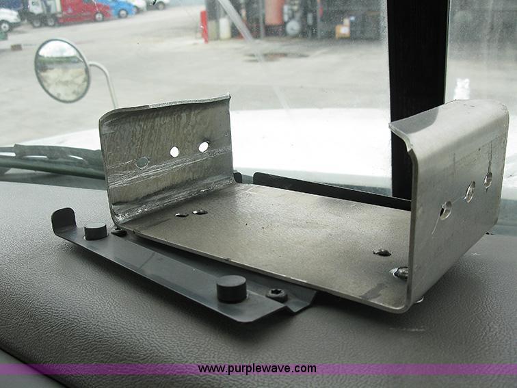 image for item 1000 2001 Mack CH612 semi truck