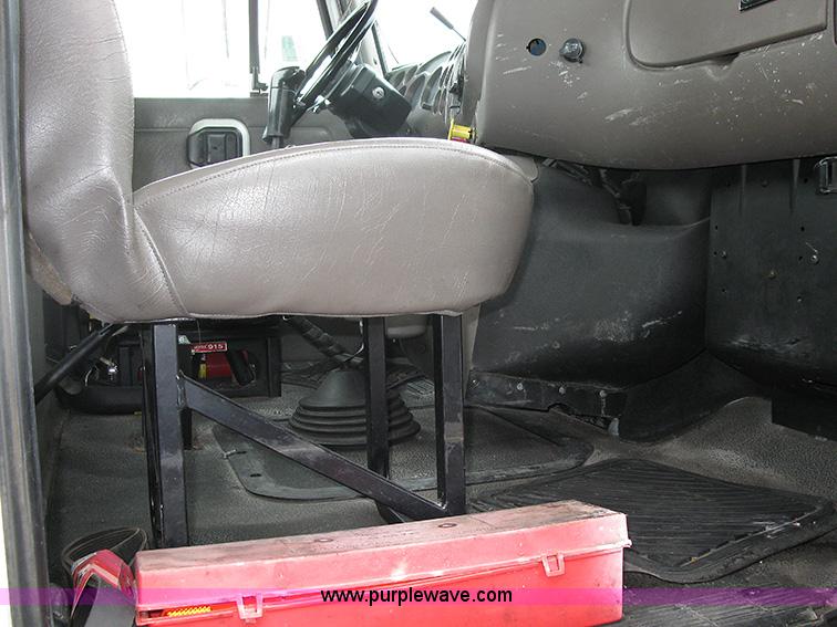 image for item 1000 2001 Mack CH612 semi truck