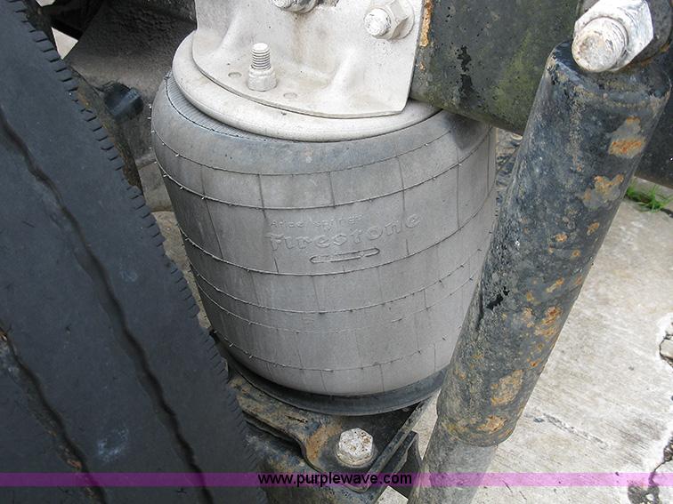 image for item 1000 2001 Mack CH612 semi truck