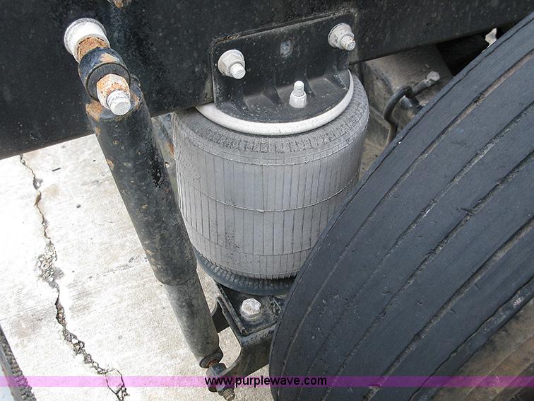 image for item 1000 2001 Mack CH612 semi truck