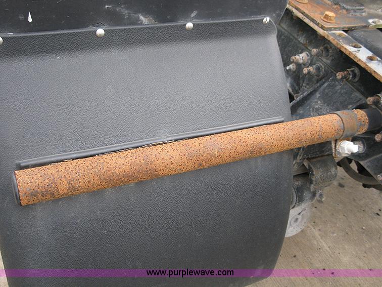 image for item 1000 2001 Mack CH612 semi truck