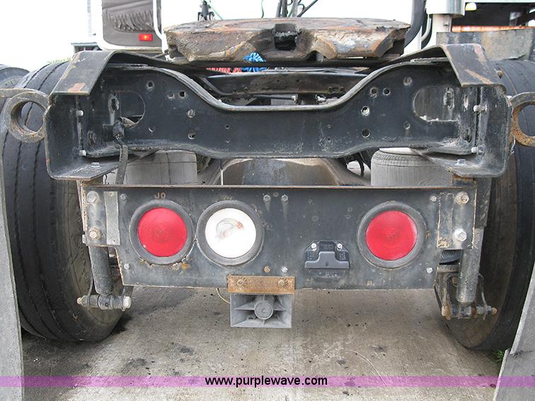 image for item 1000 2001 Mack CH612 semi truck