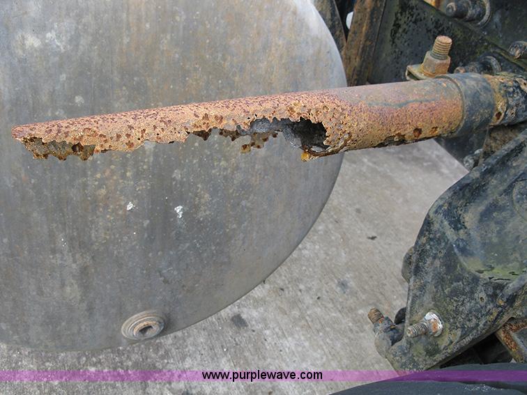 image for item 1000 2001 Mack CH612 semi truck