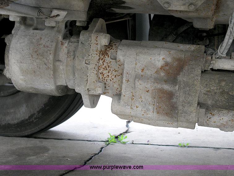 image for item 1000 2001 Mack CH612 semi truck