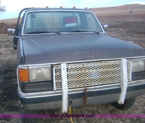 image for item 1500 1991 Ford F350 feed pickup truck