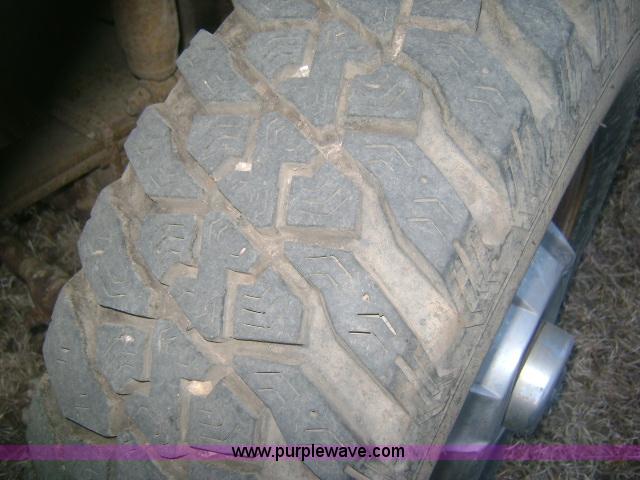 image for item 1500 1991 Ford F350 feed pickup truck