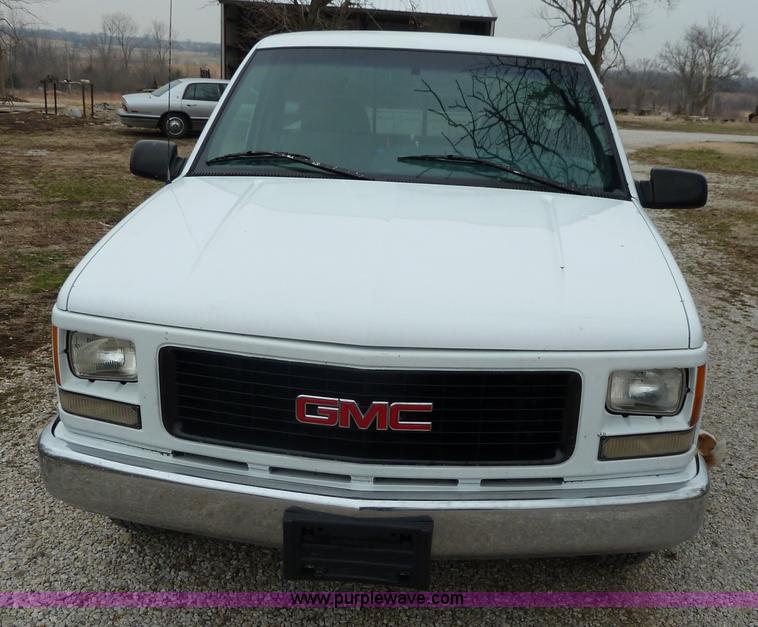 image for item 1700 1996 GMC Sierra C1500 pickup truck