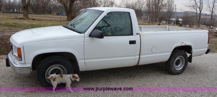 image for item 1700 1996 GMC Sierra C1500 pickup truck