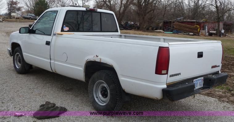 image for item 1700 1996 GMC Sierra C1500 pickup truck