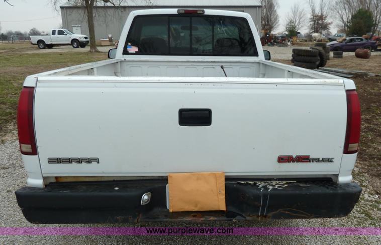 image for item 1700 1996 GMC Sierra C1500 pickup truck