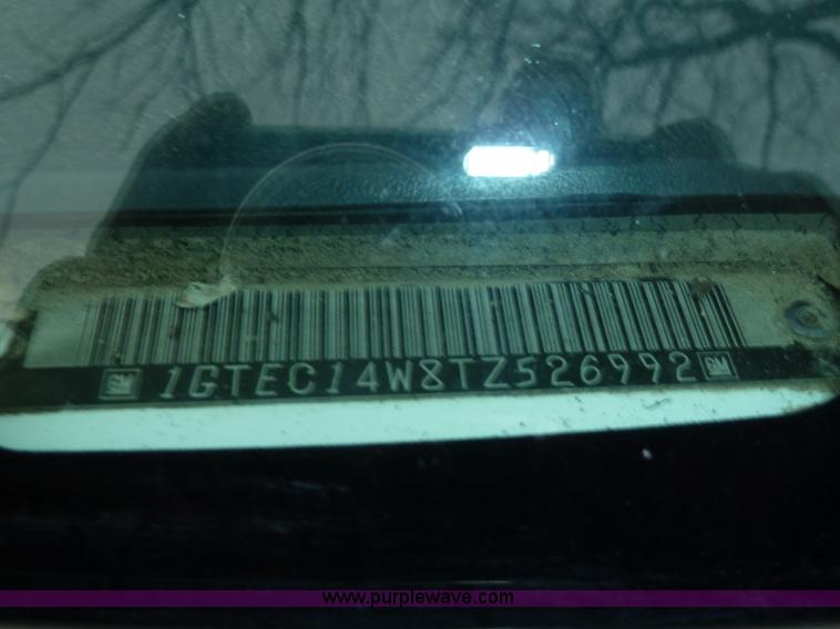 image for item 1700 1996 GMC Sierra C1500 pickup truck