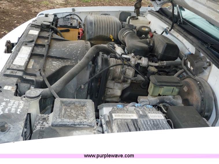 image for item 1700 1996 GMC Sierra C1500 pickup truck