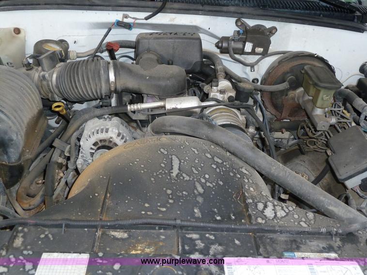 image for item 1700 1996 GMC Sierra C1500 pickup truck