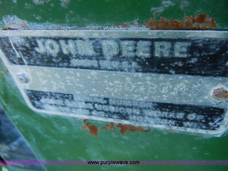 image for item 2082 John Deere 111 lawn tractor