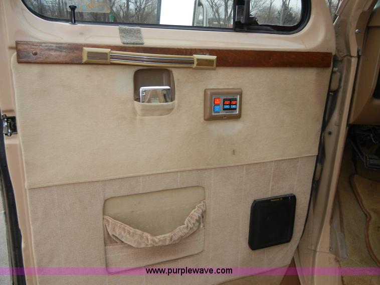 image for item 2268 1987 Ford E350 Econoline Centurion RV Cutaway