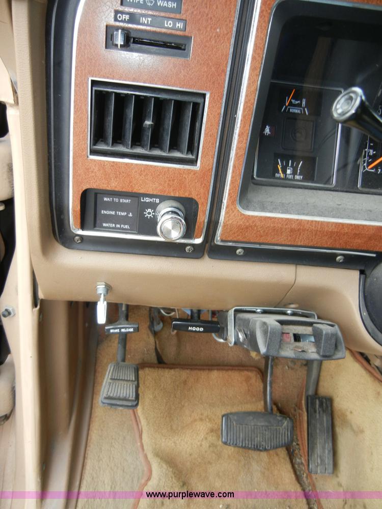 image for item 2268 1987 Ford E350 Econoline Centurion RV Cutaway