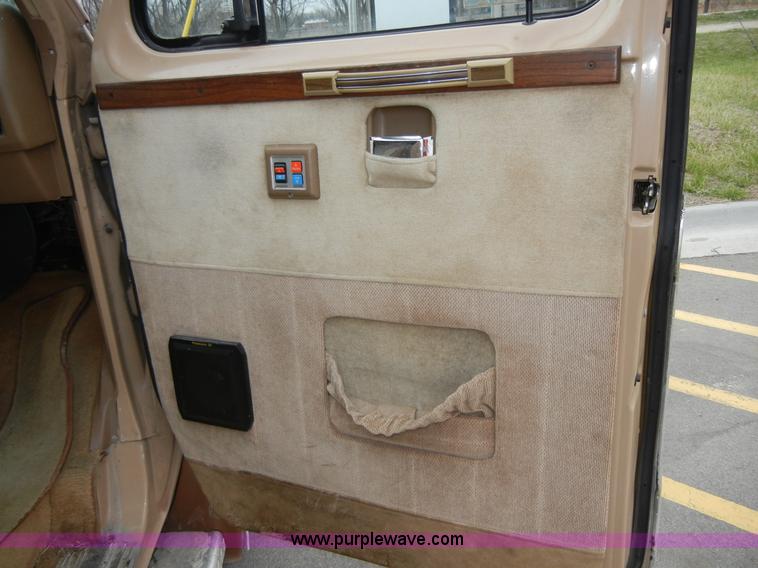 image for item 2268 1987 Ford E350 Econoline Centurion RV Cutaway