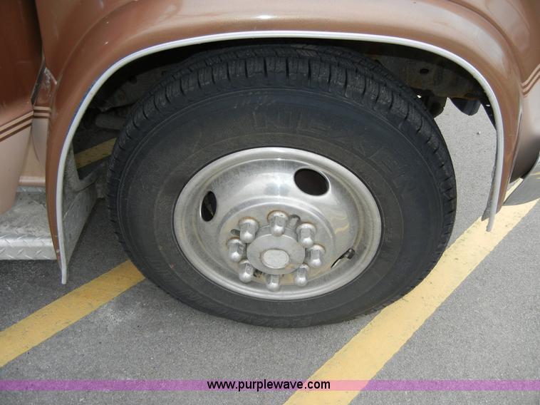 image for item 2268 1987 Ford E350 Econoline Centurion RV Cutaway