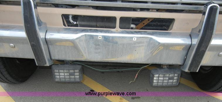 image for item 2268 1987 Ford E350 Econoline Centurion RV Cutaway