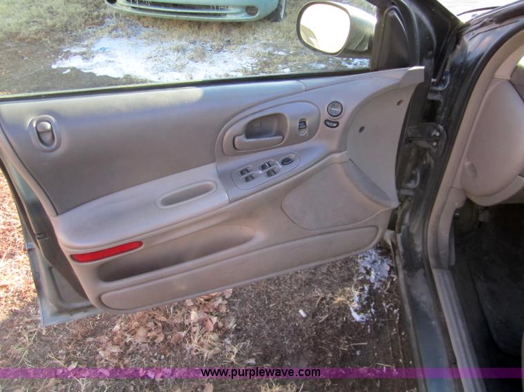 image for item 3315 2002 Dodge Intrepid SE