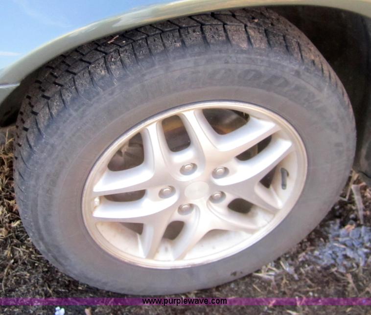 image for item 3315 2002 Dodge Intrepid SE