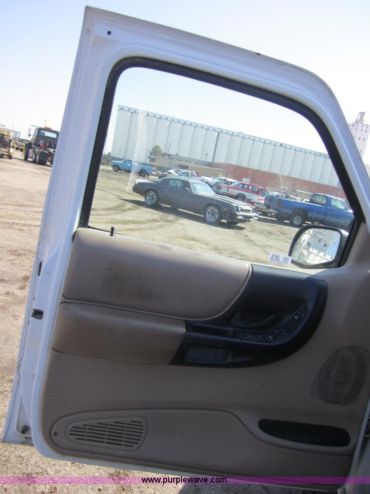 image for item 3743 1999 Ford Ranger XLT super cab pickup truck