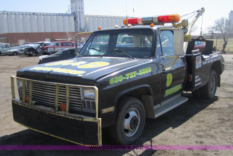 image for item 3744 1982 Chevrolet C30 wrecker/tow truck