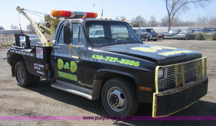 image for item 3744 1982 Chevrolet C30 wrecker/tow truck