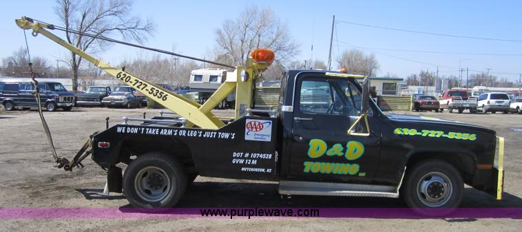 image for item 3744 1982 Chevrolet C30 wrecker/tow truck