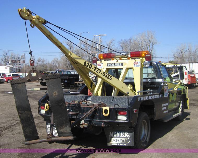 image for item 3744 1982 Chevrolet C30 wrecker/tow truck