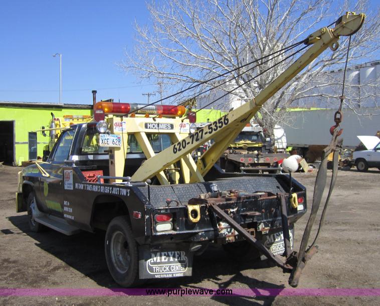 image for item 3744 1982 Chevrolet C30 wrecker/tow truck