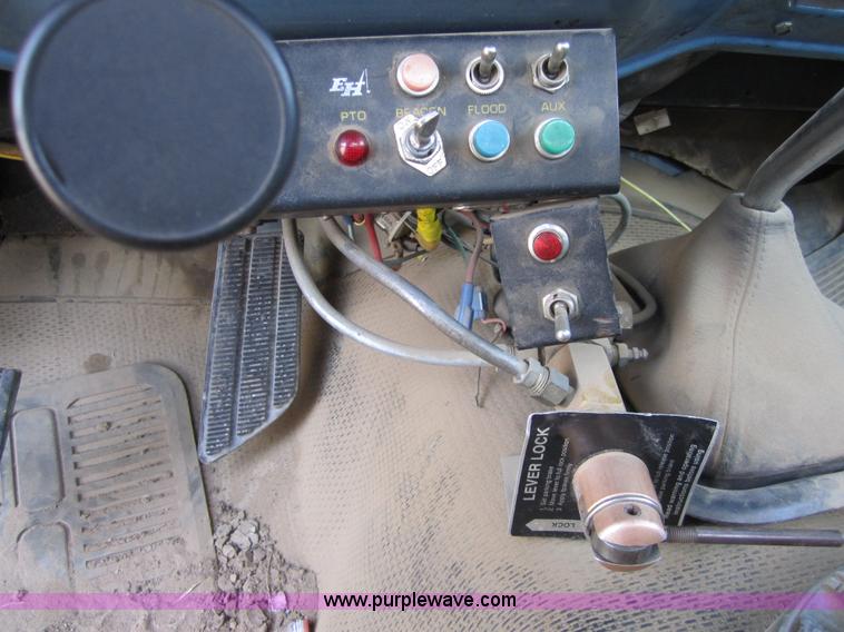 image for item 3744 1982 Chevrolet C30 wrecker/tow truck